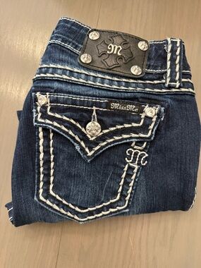 Miss Me Cuffed Capri Sz 27